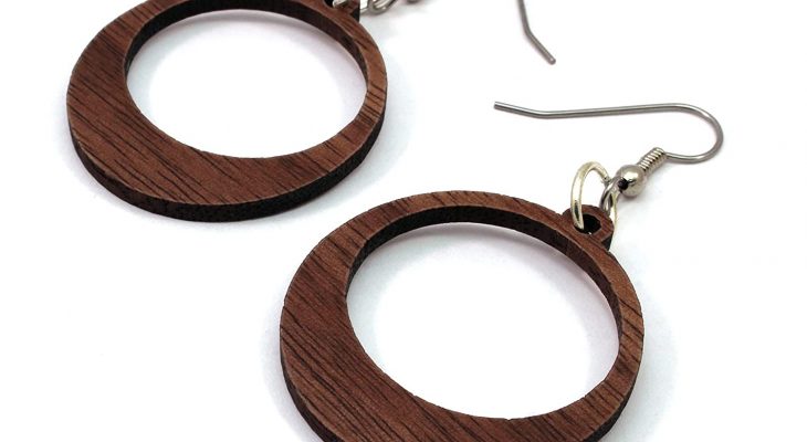 Comment nettoyer des boucles d’oreille en bois ?